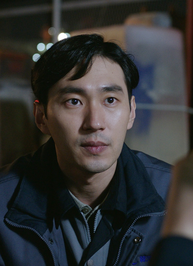 イ･サンス課長役：キム･ナムヒ（김남희）